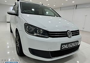 Volkswagen Touran 1.6 TDI AT Revcam 2015 White Sunroof 